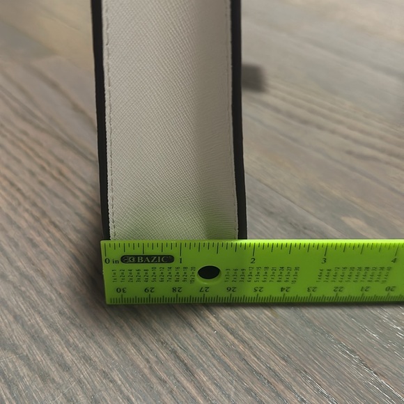 Kate Spade Cross Body 🎉 - Picture 8 of 9